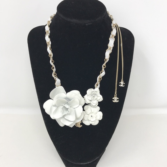 Chanel Vintage Triple Camellia Flower Necklace - Picture 4 of 9